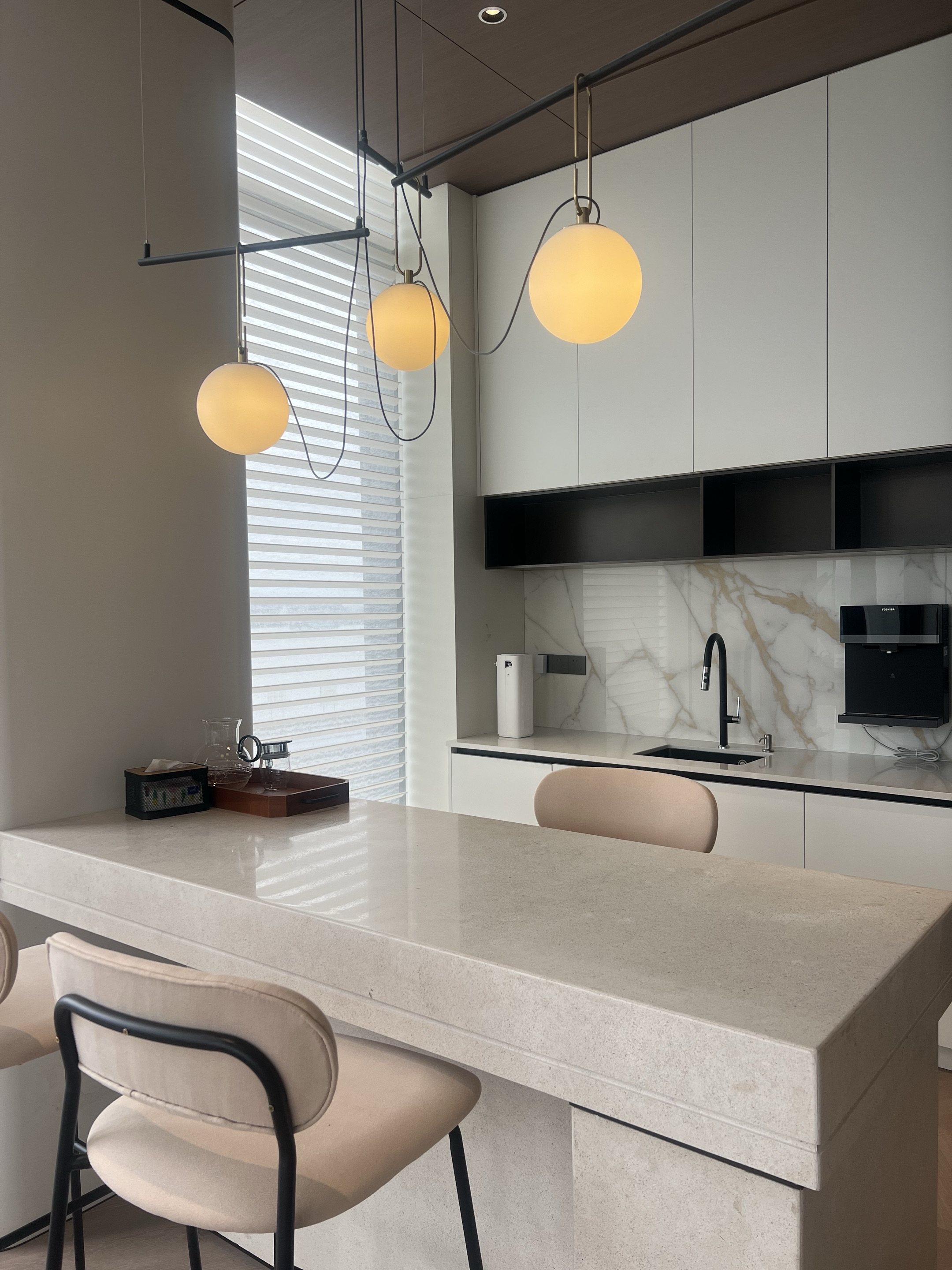 black kitchen sink faucet