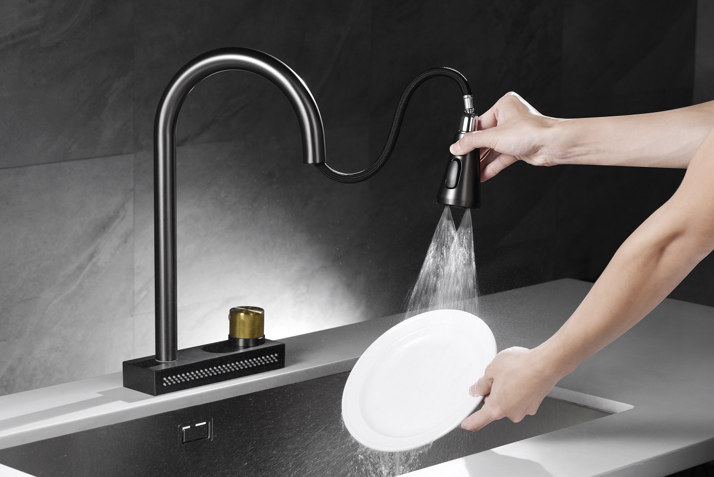 kitchen faucet with pull out sprayer