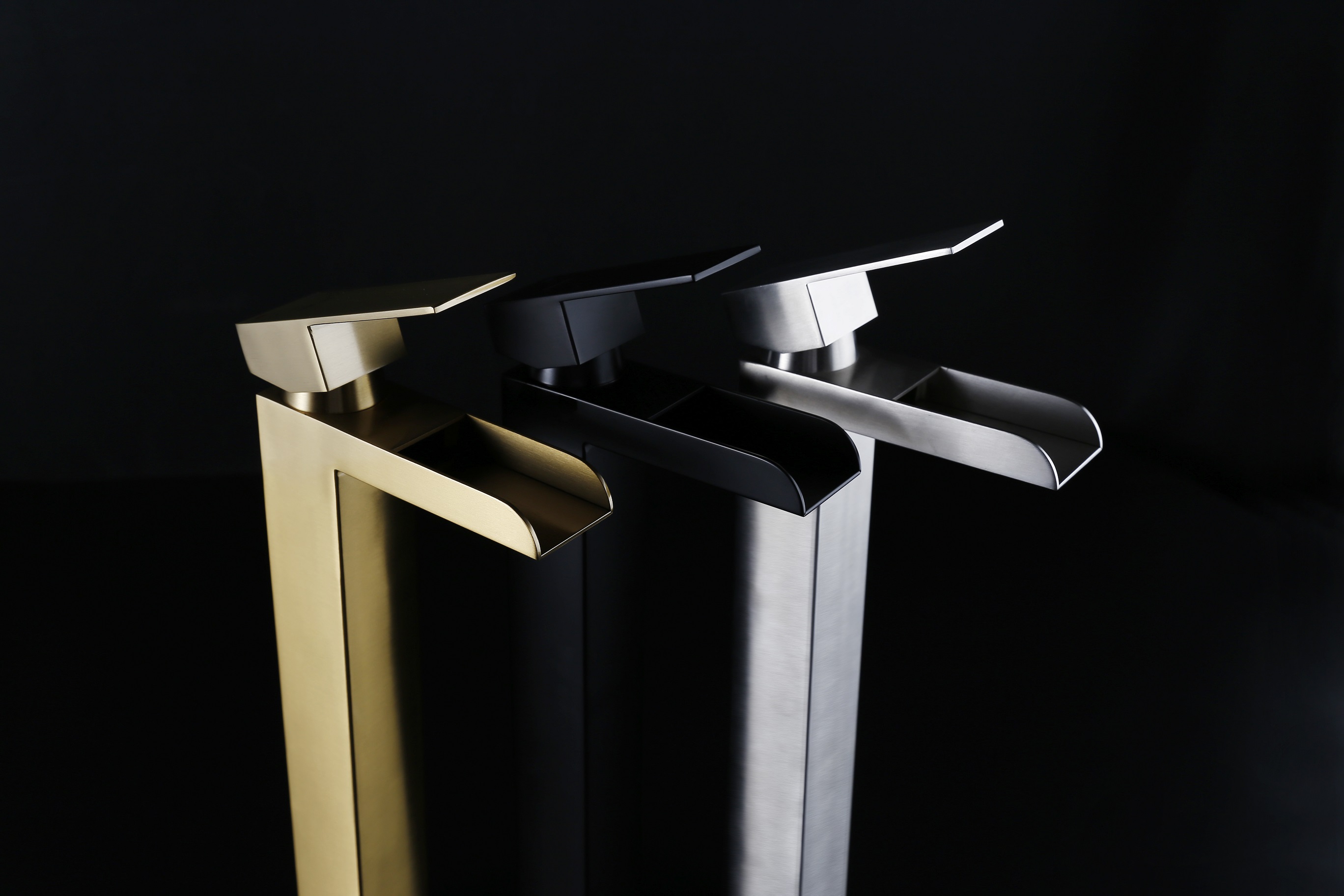 wall mounted bathroom faucet