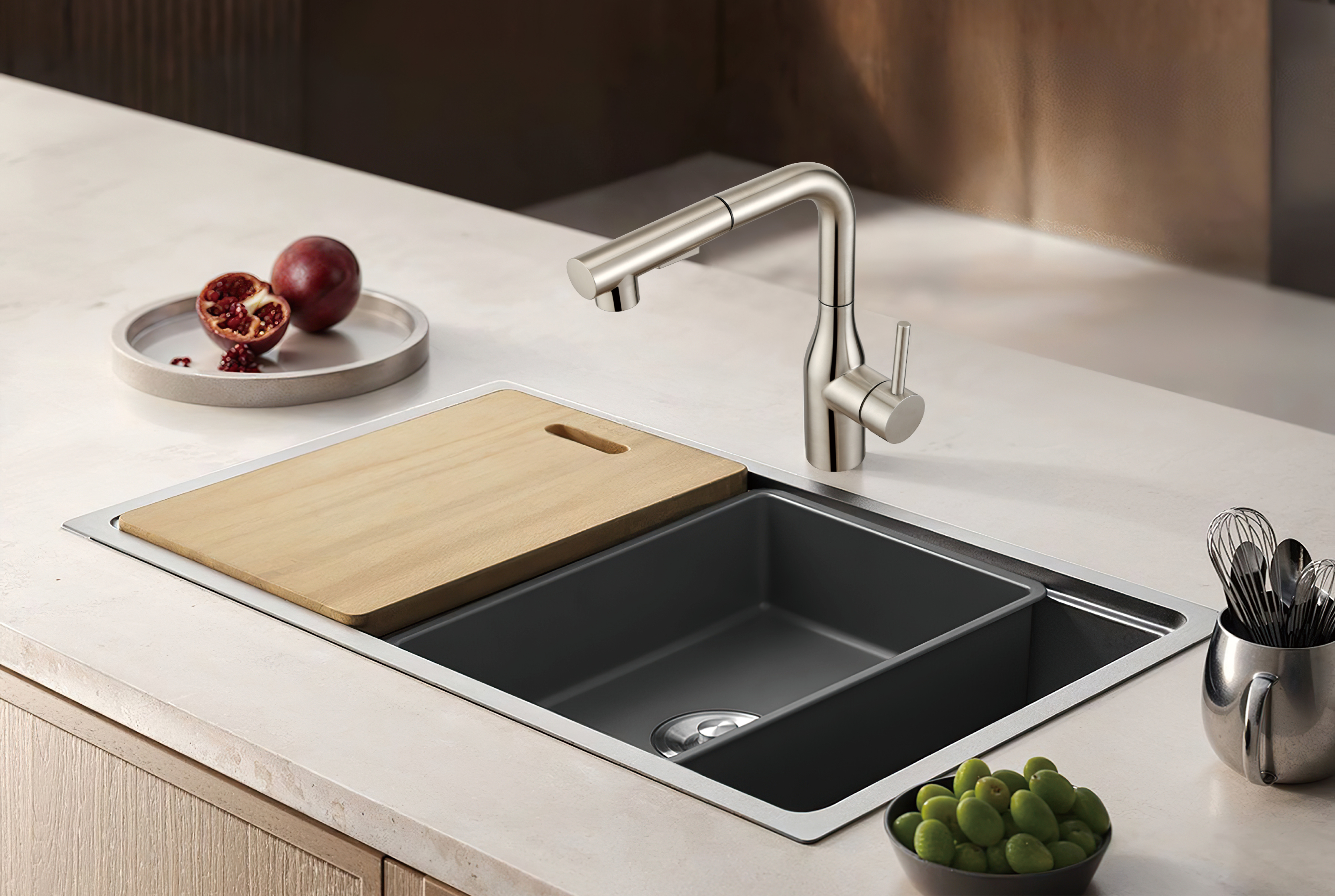 pull down vs pull out kitchen faucet.jpg